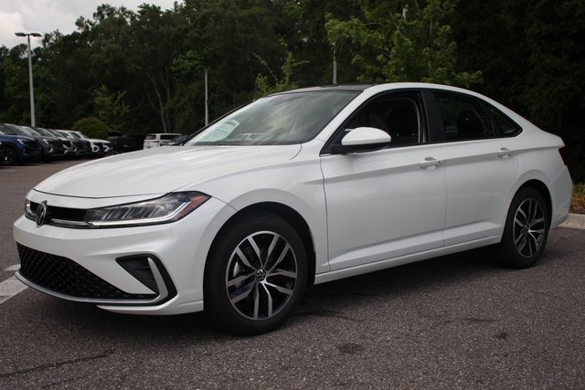 New 2025 Volkswagen Jetta SE image 3