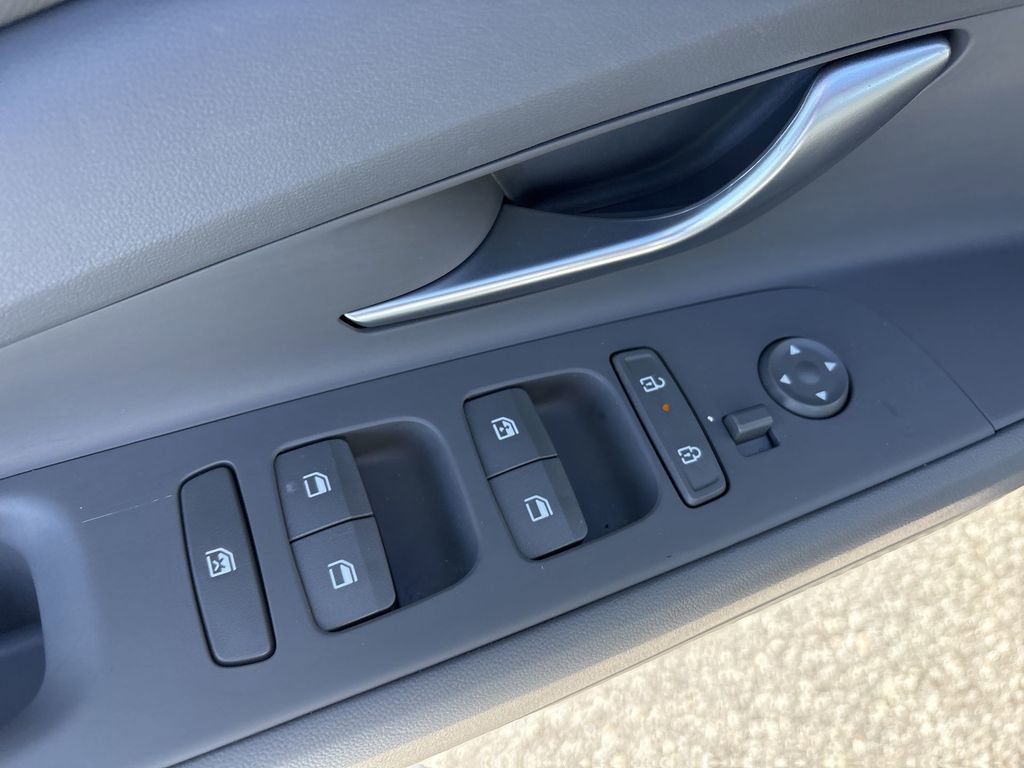 Used 2025 Hyundai Elantra SEL image 27