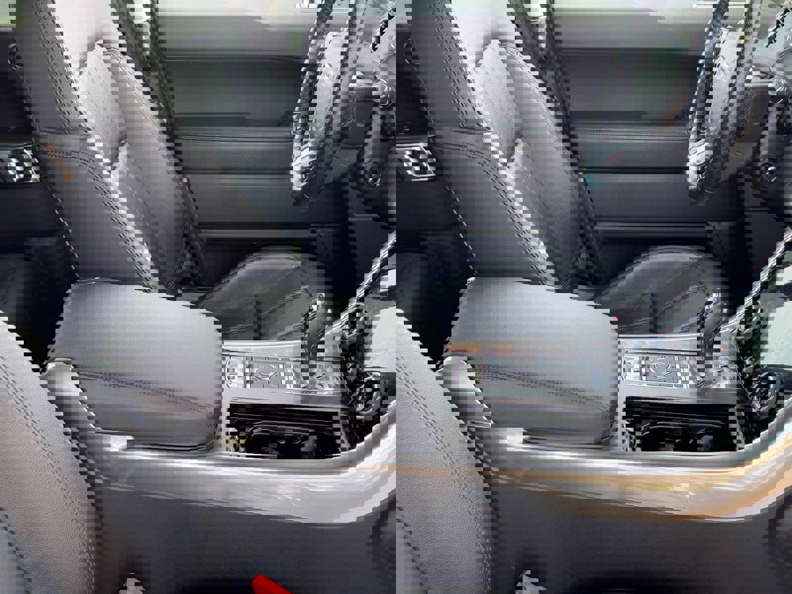 Used 2020 Land Rover Range Rover Sport SE image 10