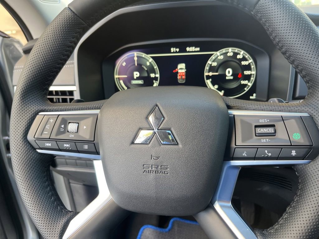 New 2025 Mitsubishi Outlander SE image 39