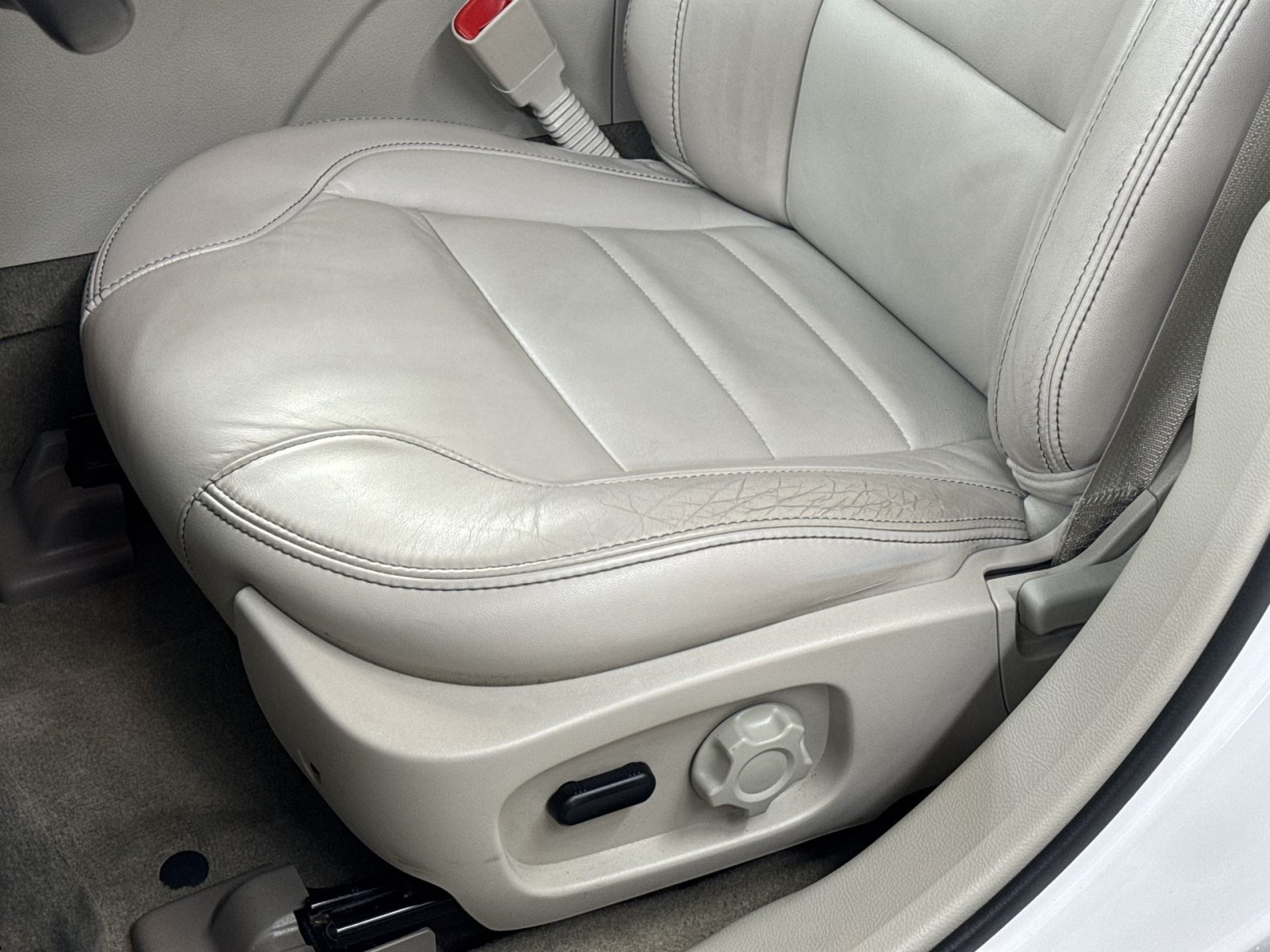 Used 2012 Ford Taurus SEL FWD image 26