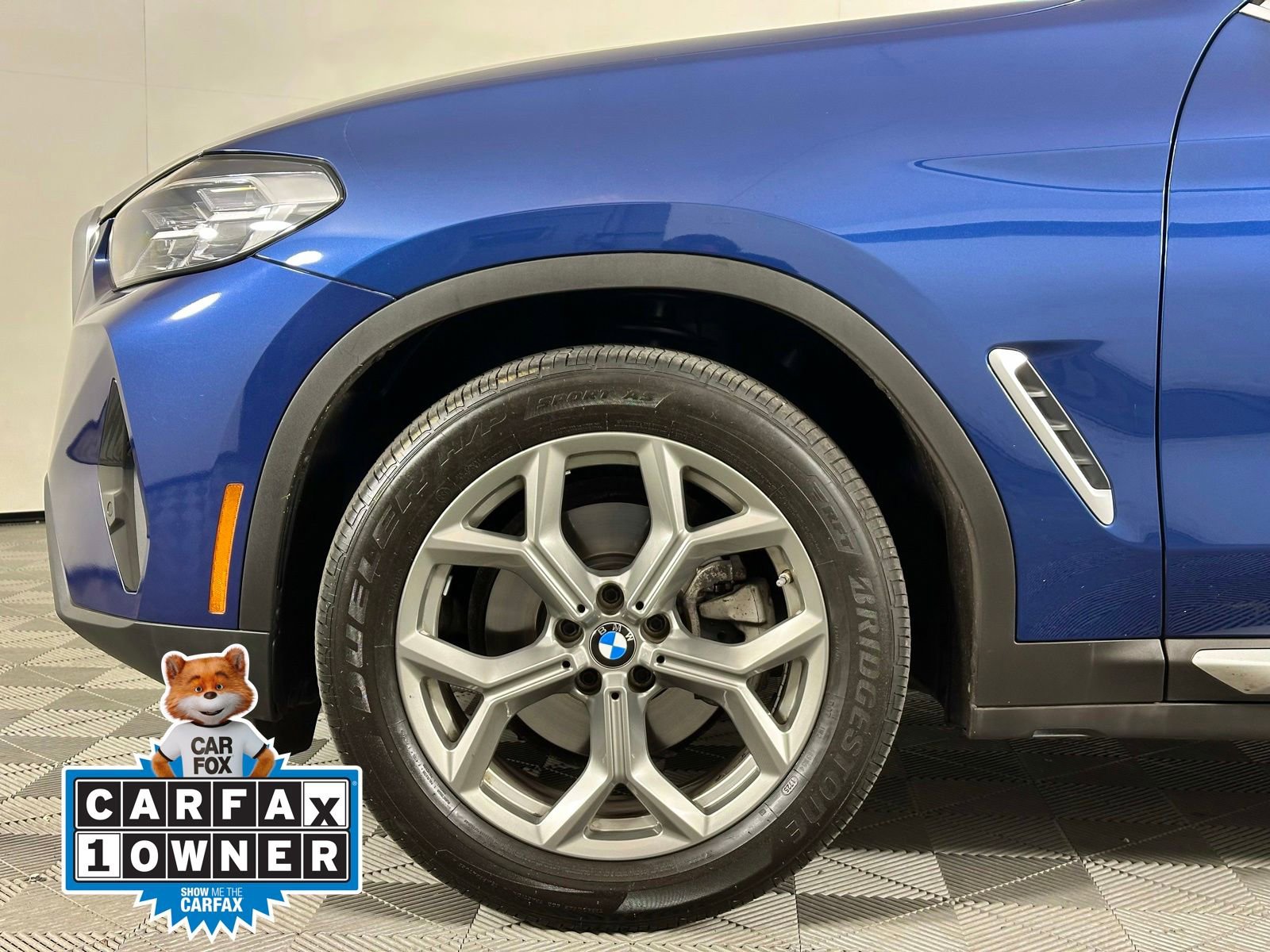Used 2023 BMW X4 xDrive30i w/ Premium Package AWD/4WD image 2