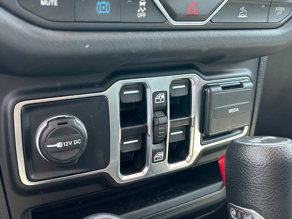 Used 2025 Jeep Wrangler Unlimited Sahara AWD/4WD image 29