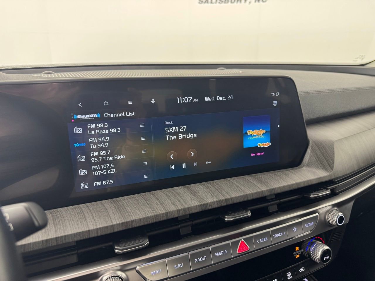 Used 2024 Kia Telluride EX image 19