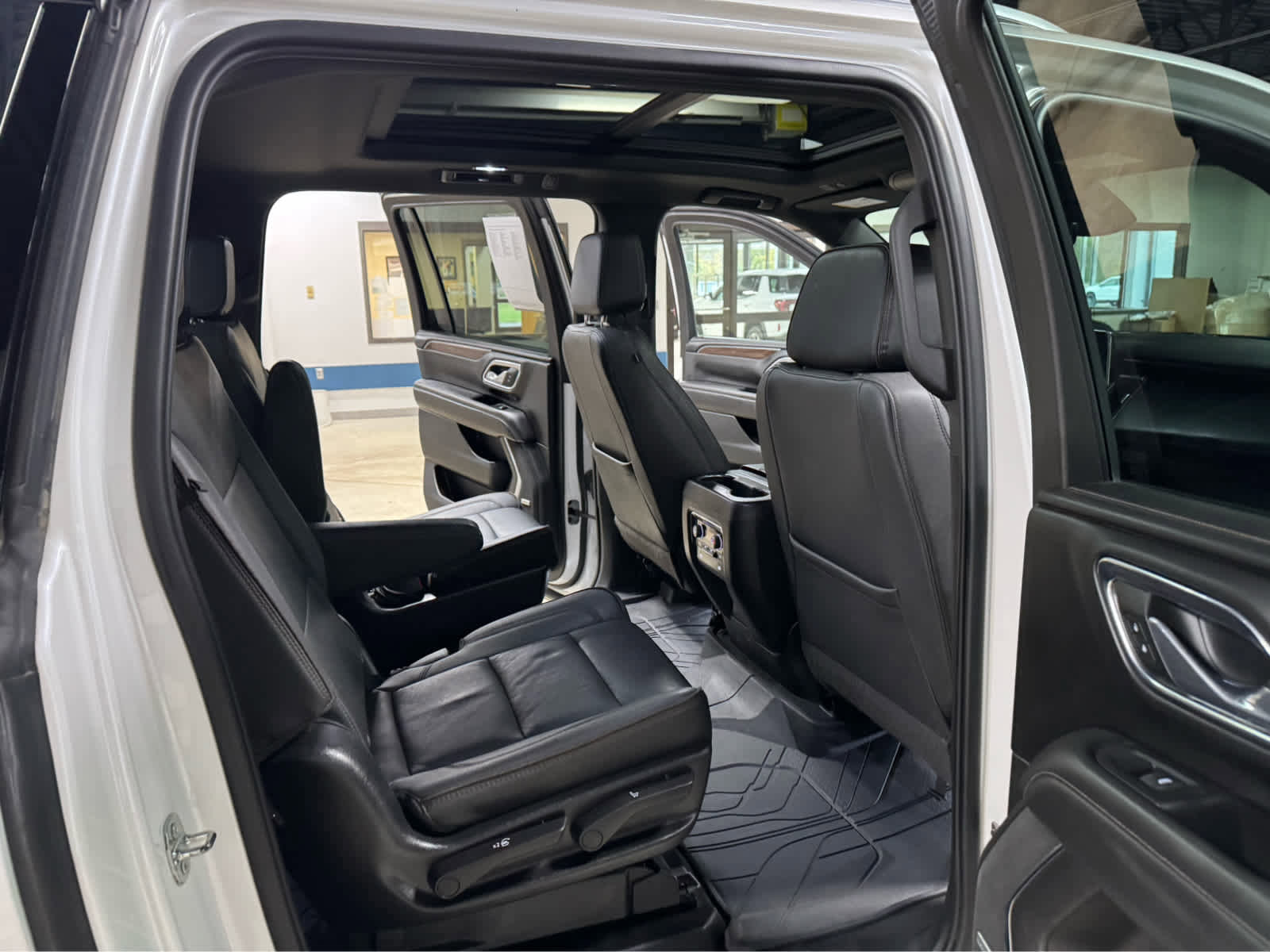Certified 2023 Chevrolet Suburban High Country image 13