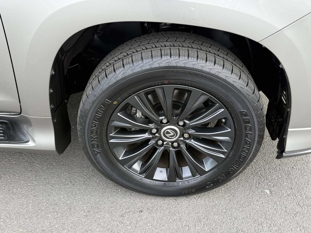 Used 2023 Lexus GX 460 Premium w/ Accessory Package AWD/4WD image 7