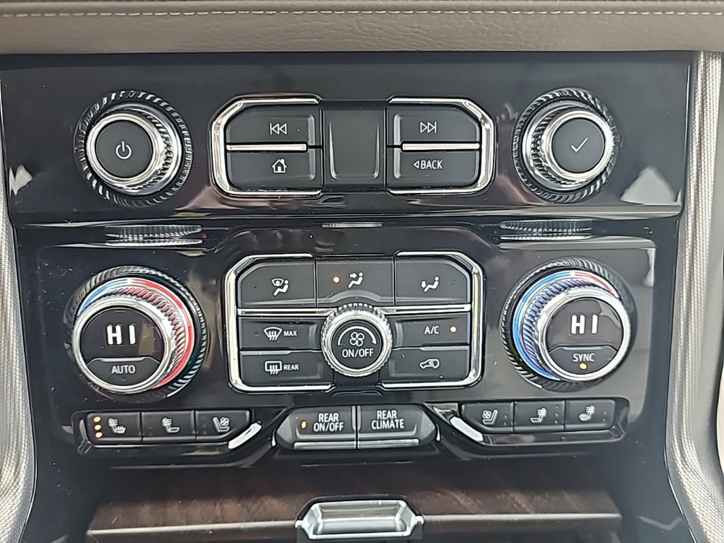 Used 2021 GMC Yukon XL Denali w/ Denali Premium Package image 25