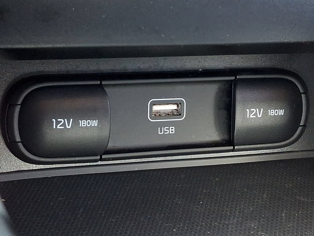 Used 2025 Kia Soul LX w/ LX Technology Package FWD image 22