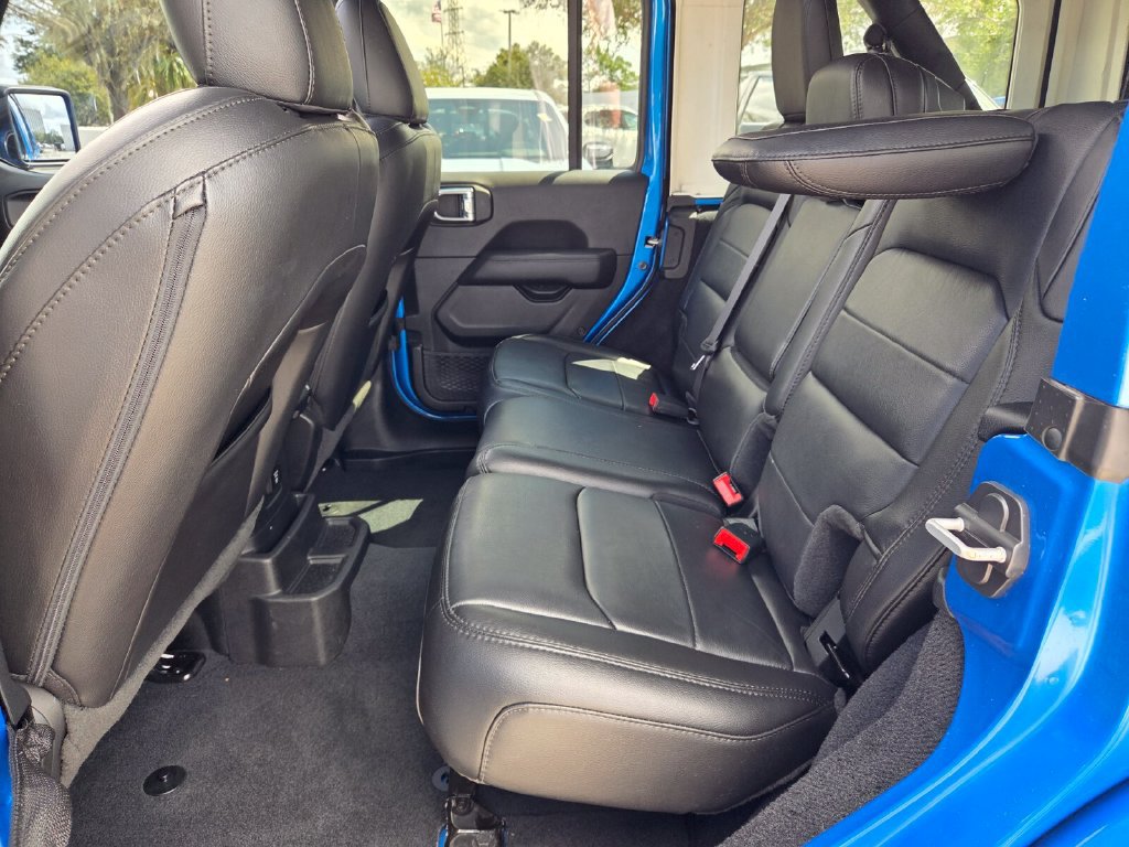 Used 2022 Jeep Wrangler Unlimited Sahara AWD/4WD image 9