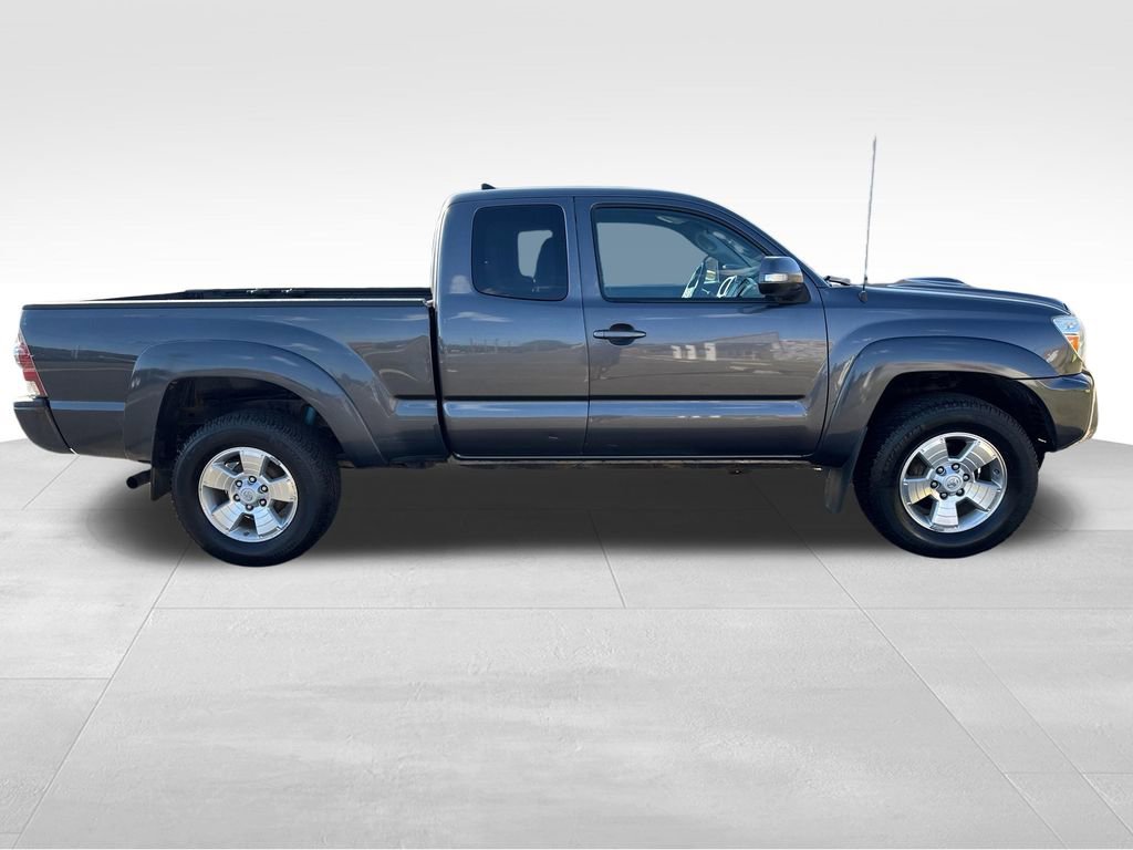 Used 2015 Toyota Tacoma 4x4 Access Cab V6 w/ TRD Sport Package image 6