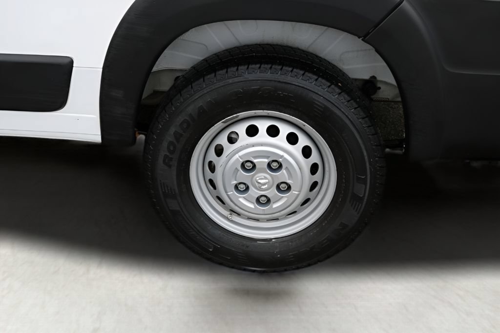 Used 2025 RAM ProMaster 2500 w/ Convenience Group FWD image 9