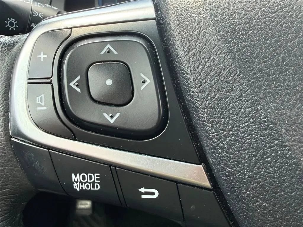 Used 2015 Toyota Camry XLE w/ Moonroof Package FWD image 12