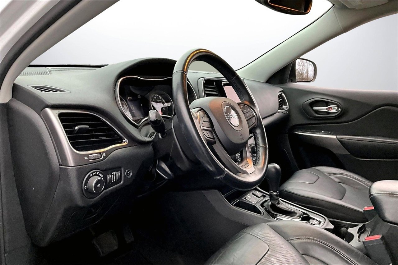 Used 2020 Jeep Cherokee Limited image 17