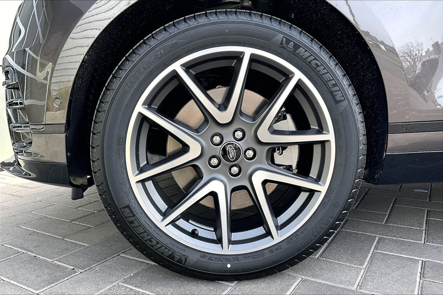 New 2026 Land Rover Range Rover Velar Dynamic SE image 12