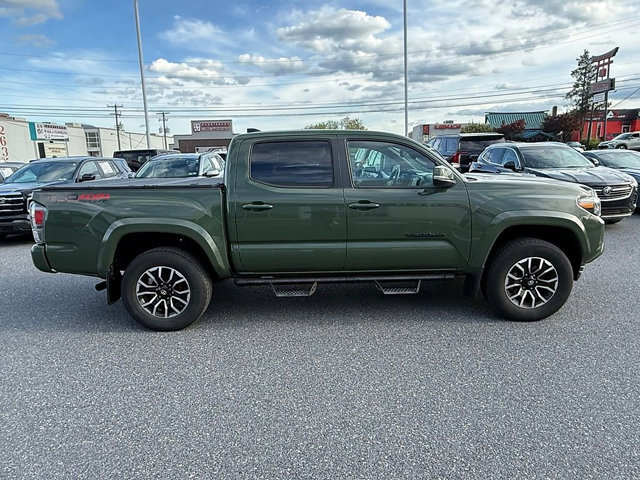 Used 2022 Toyota Tacoma TRD Sport w/ Technology Package AWD/4WD image 2