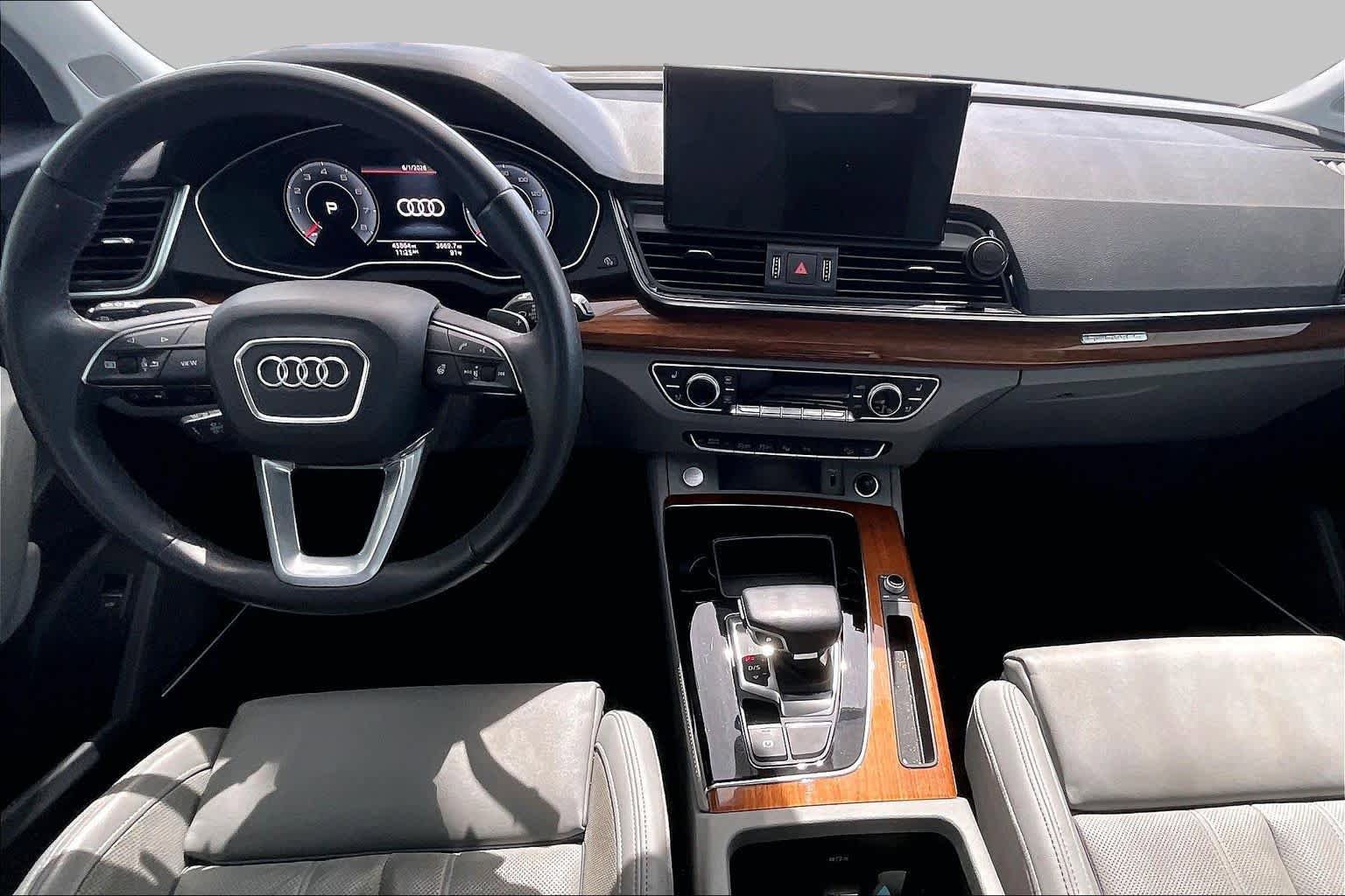 Used 2023 Audi Q5 2.0T Prestige w/ Prestige Package AWD/4WD image 16