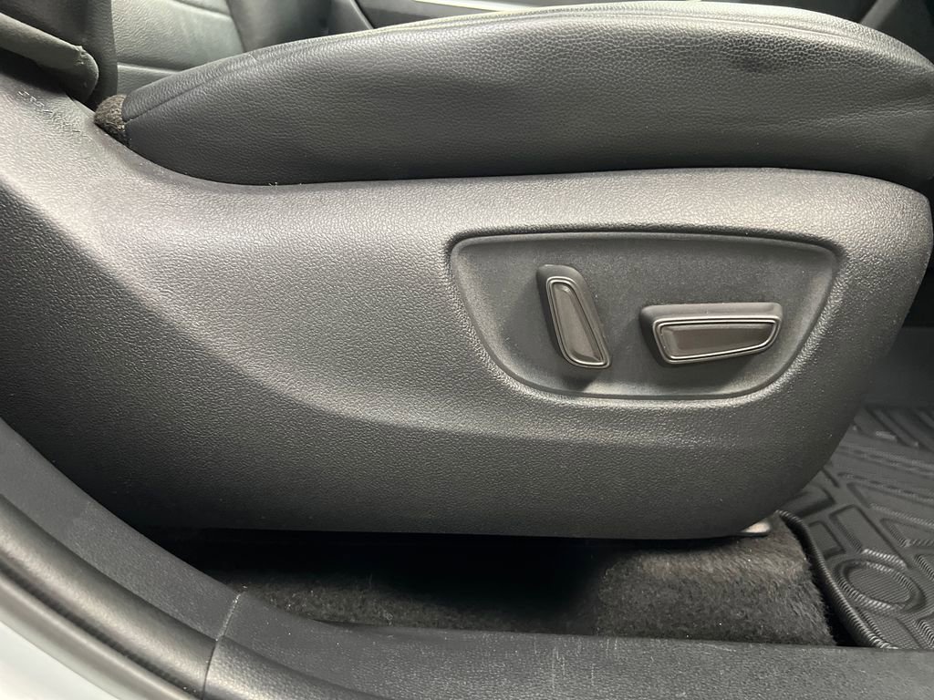 Used 2020 Toyota Highlander XLE image 25