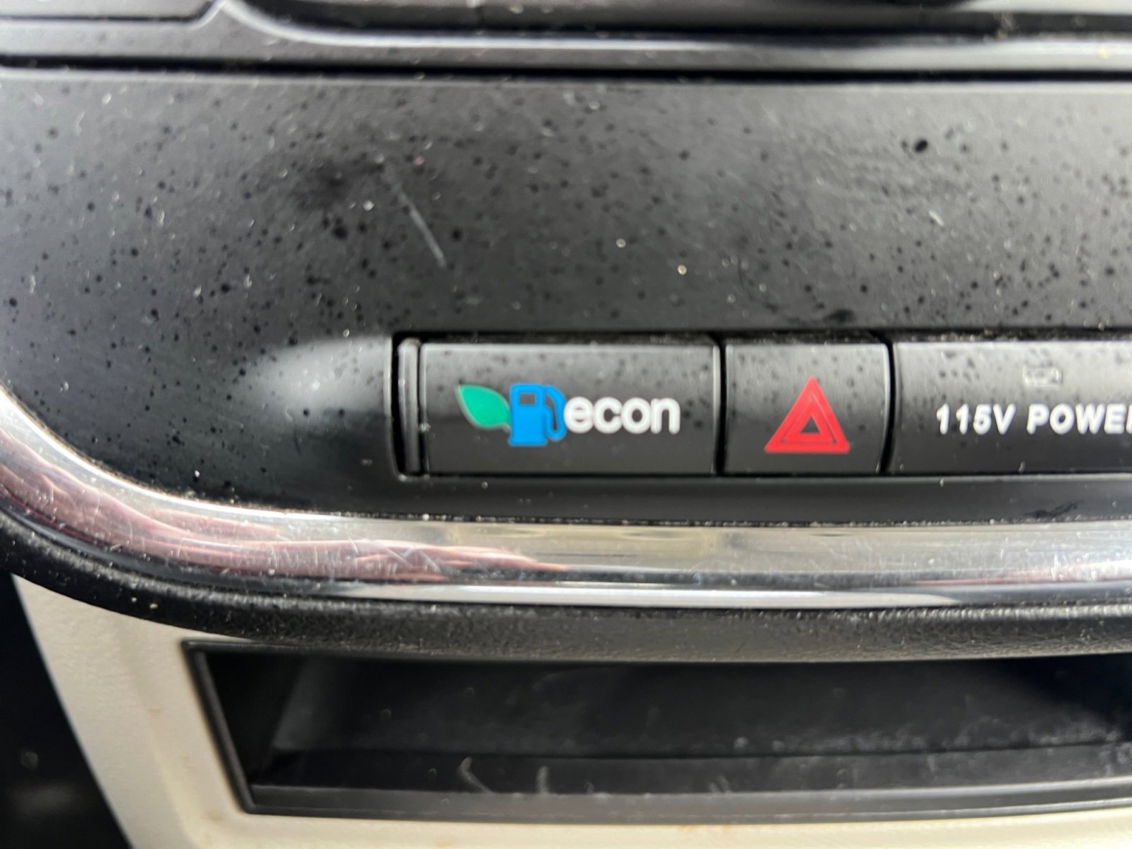 Used 2015 Chrysler Town & Country Touring image 25