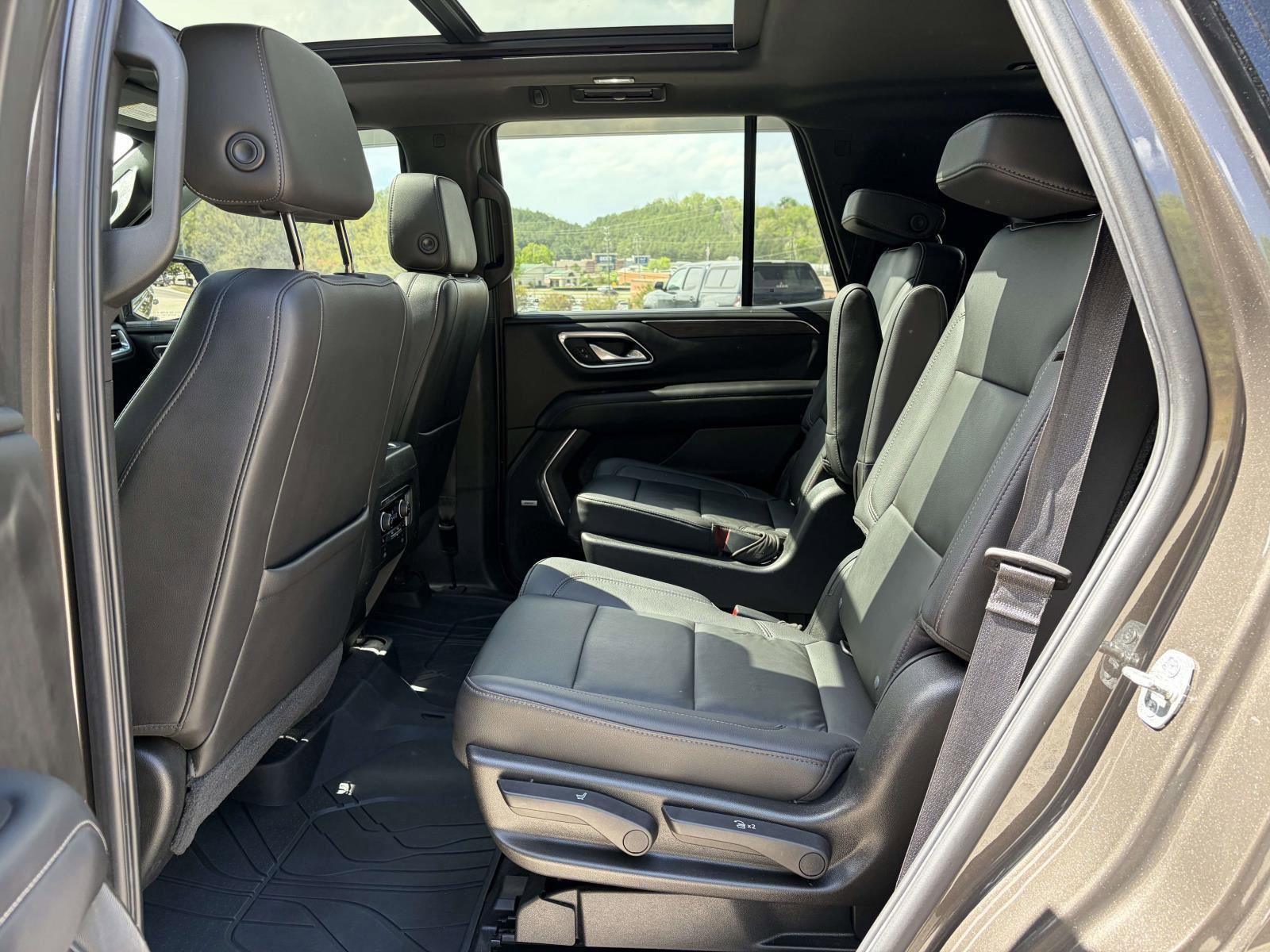 Used 2021 Chevrolet Tahoe Z71 w/ Z71 Signature Package image 3