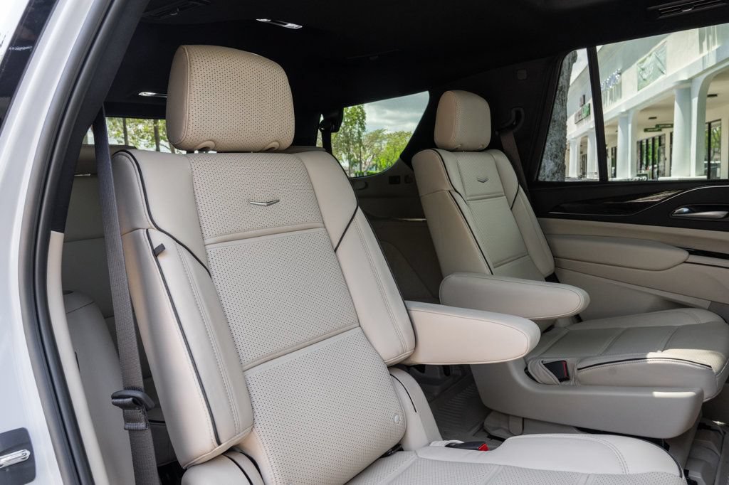 Used 2023 Cadillac Escalade Premium Luxury w/ Performance Package AWD/4WD image 25