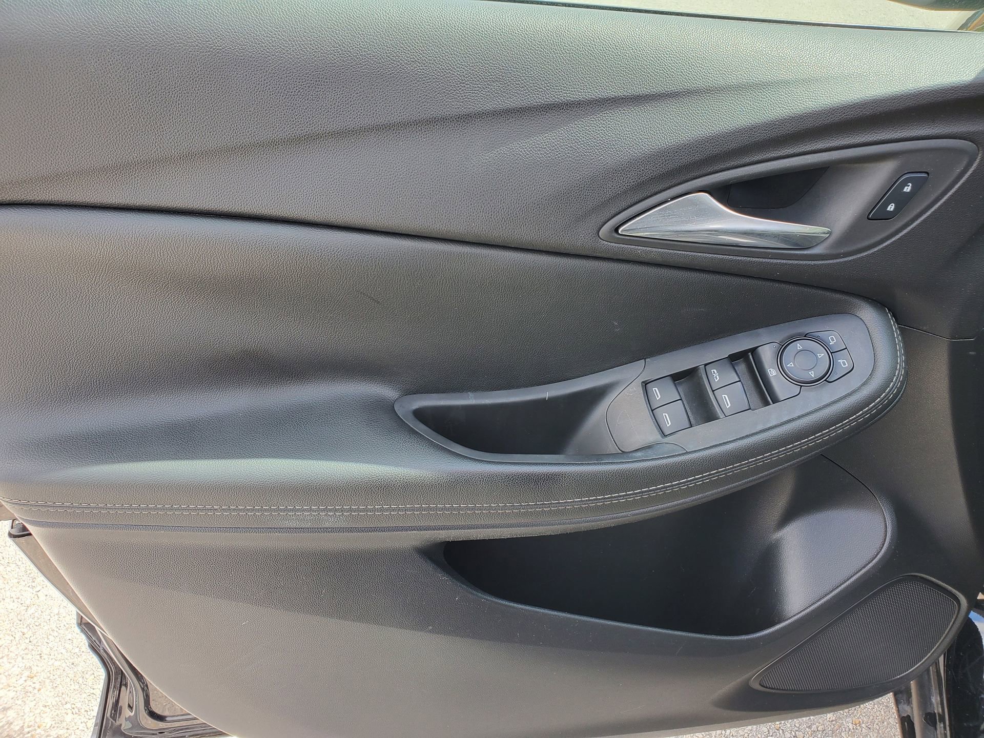 Used 2022 Buick Encore GX Select image 16