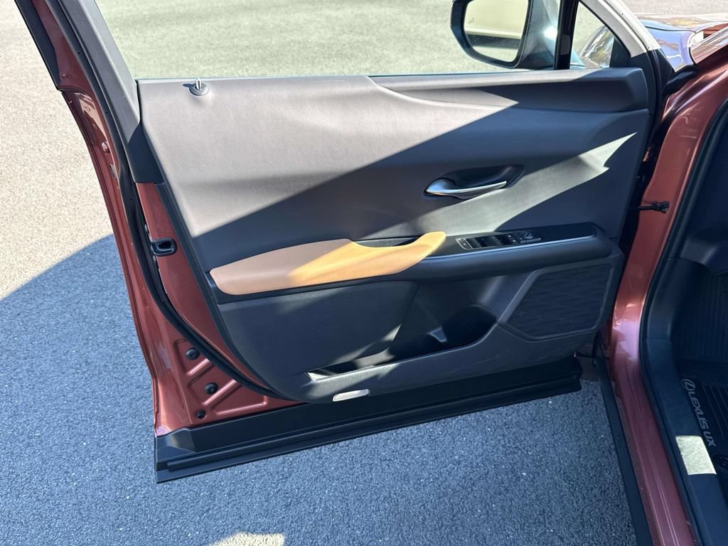 Used 2025 Lexus UX 300h AWD w/ Accessory Package (Z1) image 13