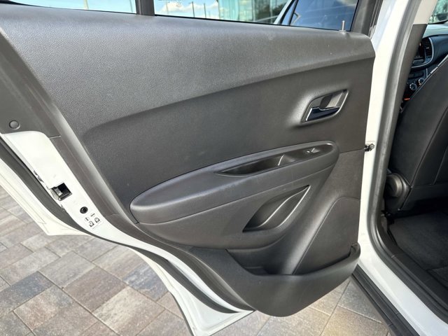 Used 2019 Chevrolet Trax LT w/ LT Convenience Package image 16