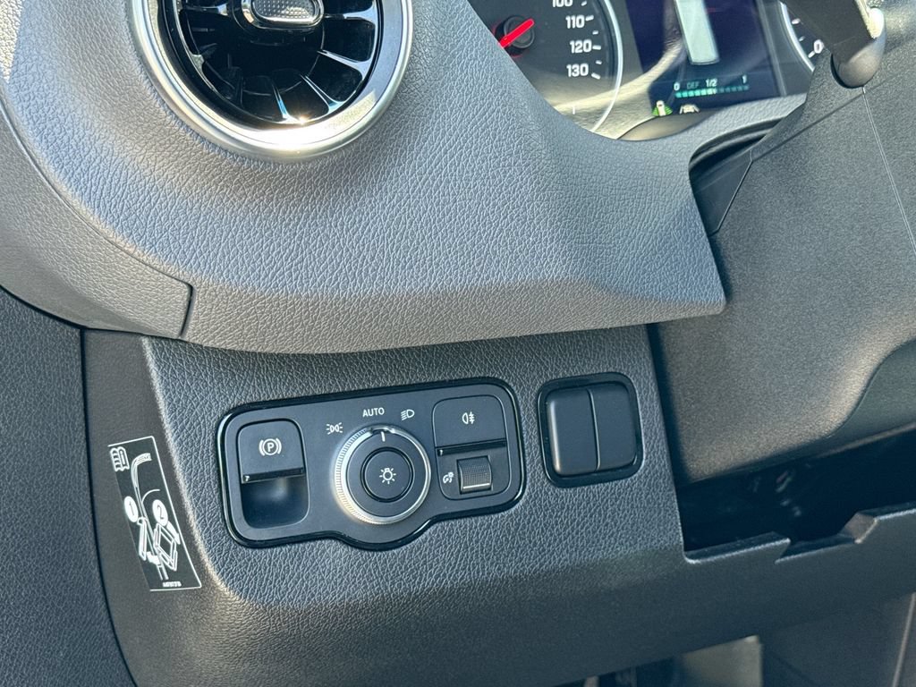 Used 2022 Mercedes-Benz Sprinter 2500 image 10