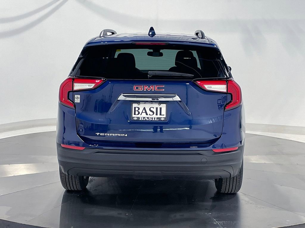 Used 2023 GMC Terrain SLE w/ Driver Convenience Package image 12