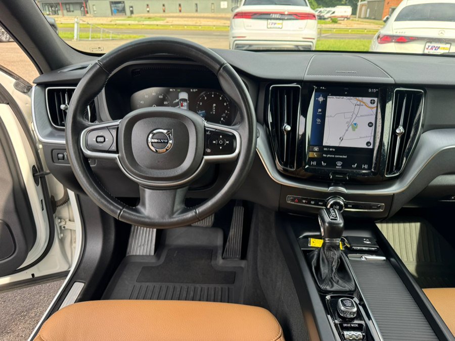 Used 2019 Volvo XC60 T6 Momentum w/ Multimedia Package AWD/4WD image 17