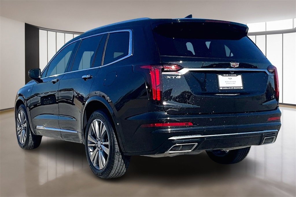 Used 2025 Cadillac XT6 Premium Luxury image 12
