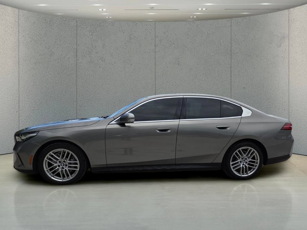 Used 2024 BMW 530i xDrive w/ Premium Package AWD/4WD image 9