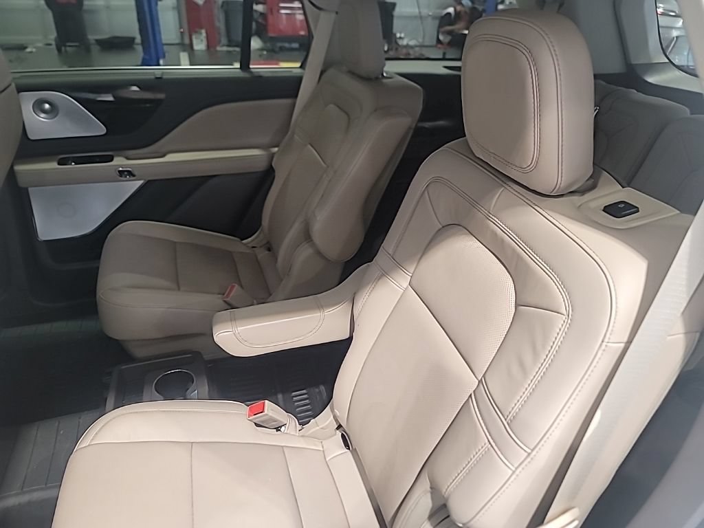 Used 2022 Lincoln Aviator Reserve w/ Equipment Group 201A RWD image 18
