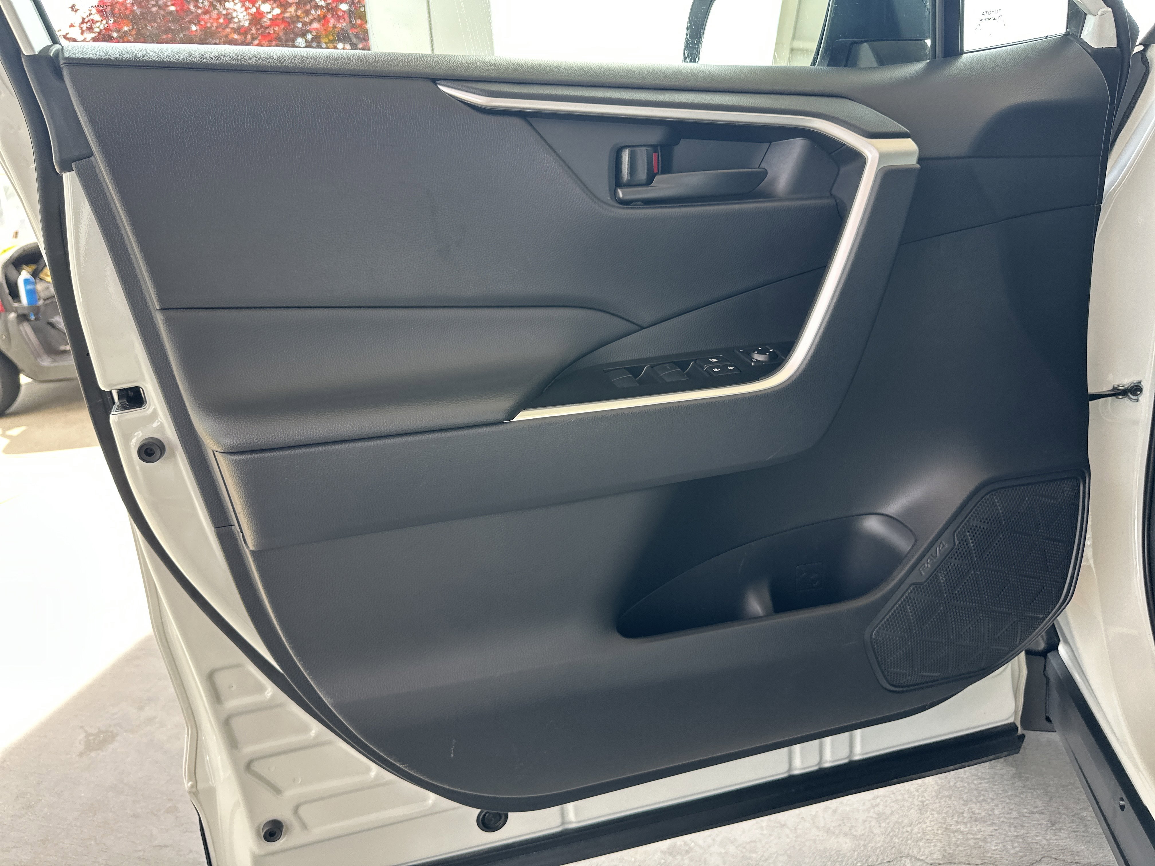 Certified 2025 Toyota RAV4 LE AWD/4WD image 12