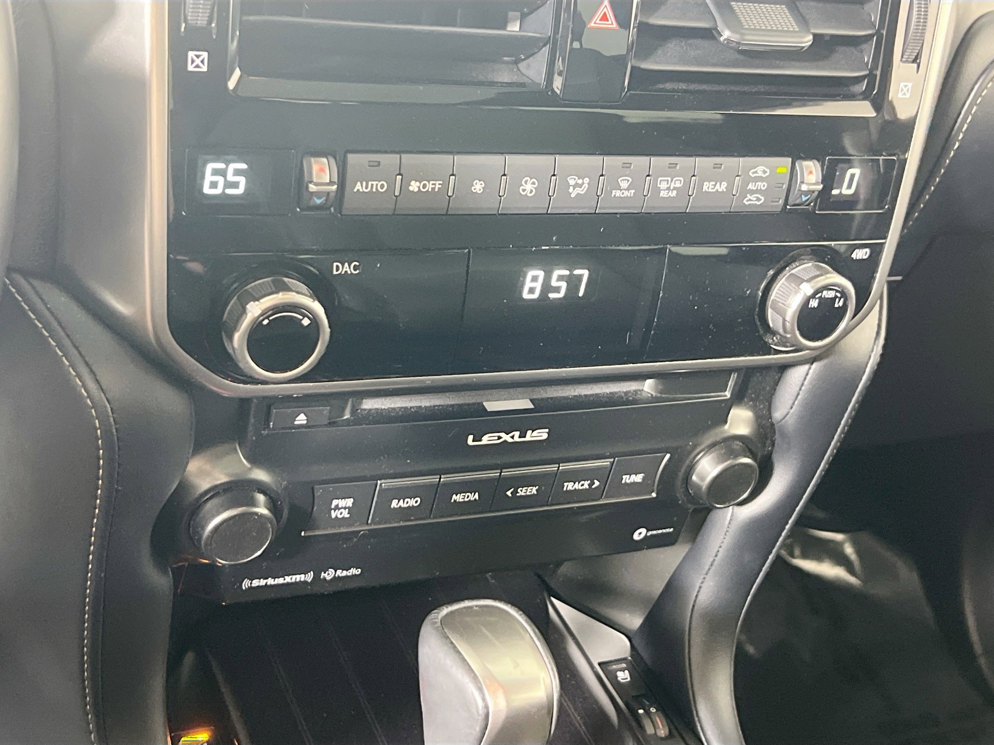 Used 2022 Lexus GX 460 Premium w/ Premium Package AWD/4WD image 16