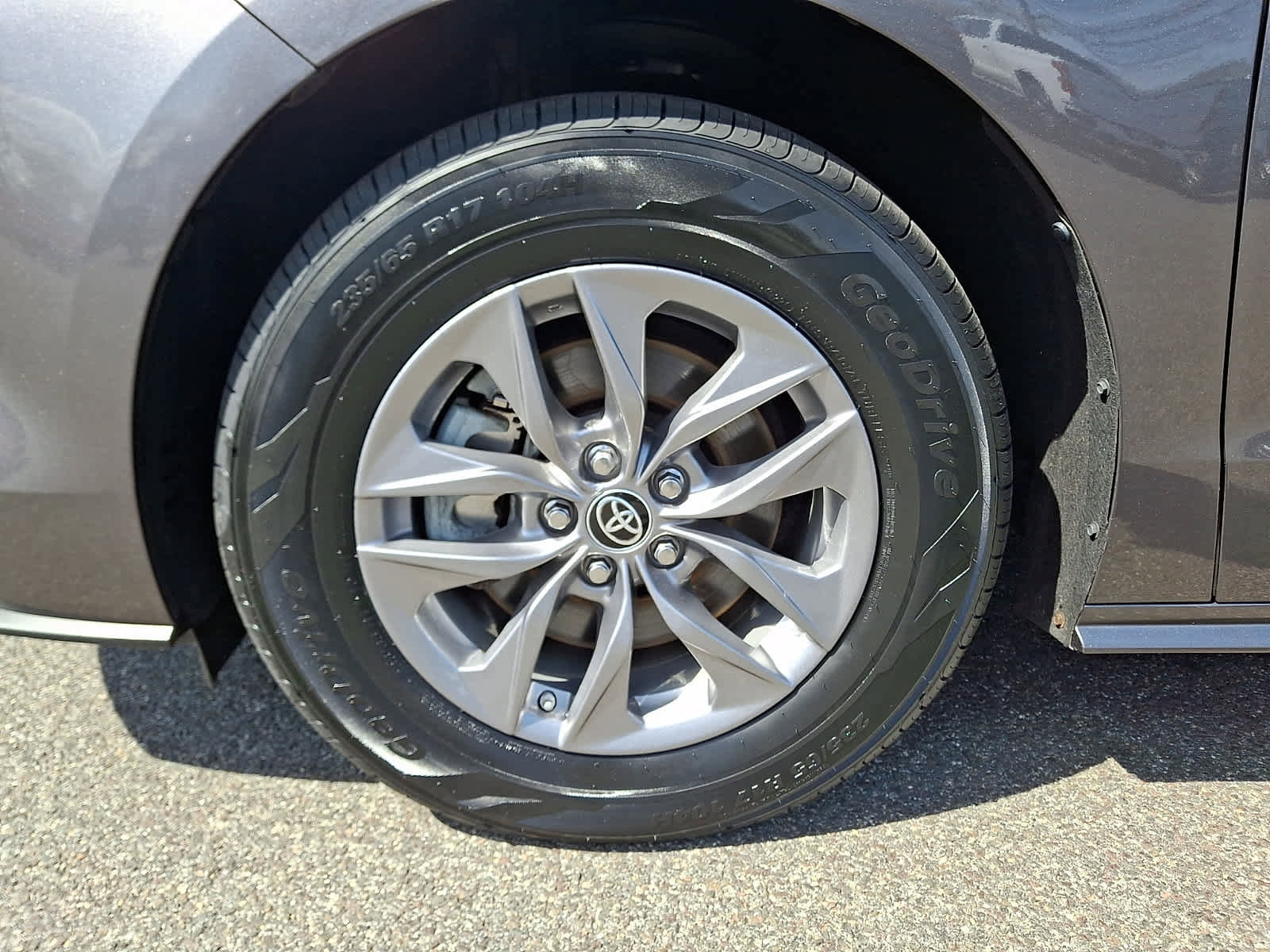Used 2023 Toyota Sienna XLE AWD/4WD image 9
