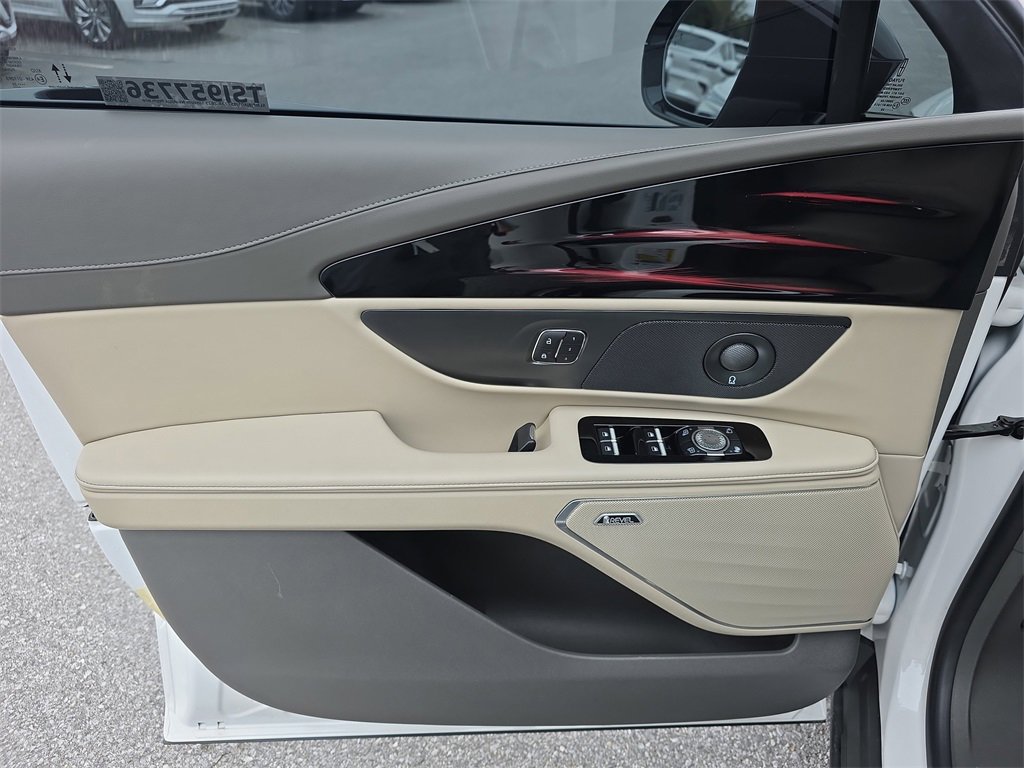 Used 2025 Lincoln Nautilus Premier w/ Equipment Group 102A image 10