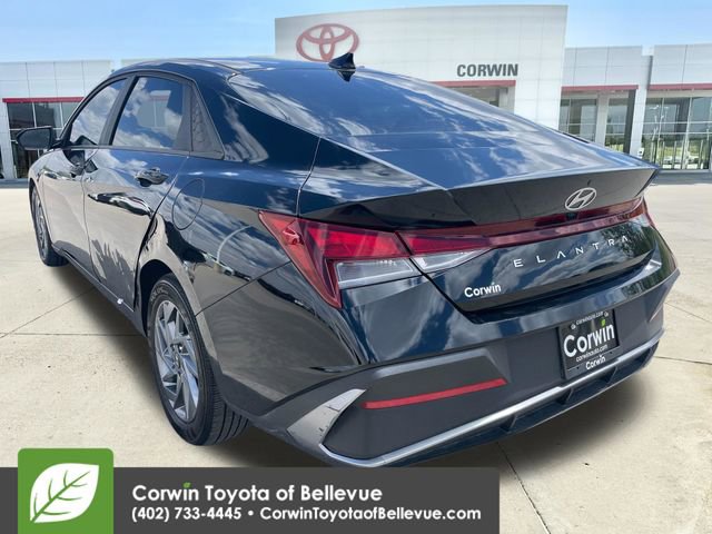 Used 2024 Hyundai Elantra SEL FWD video 3