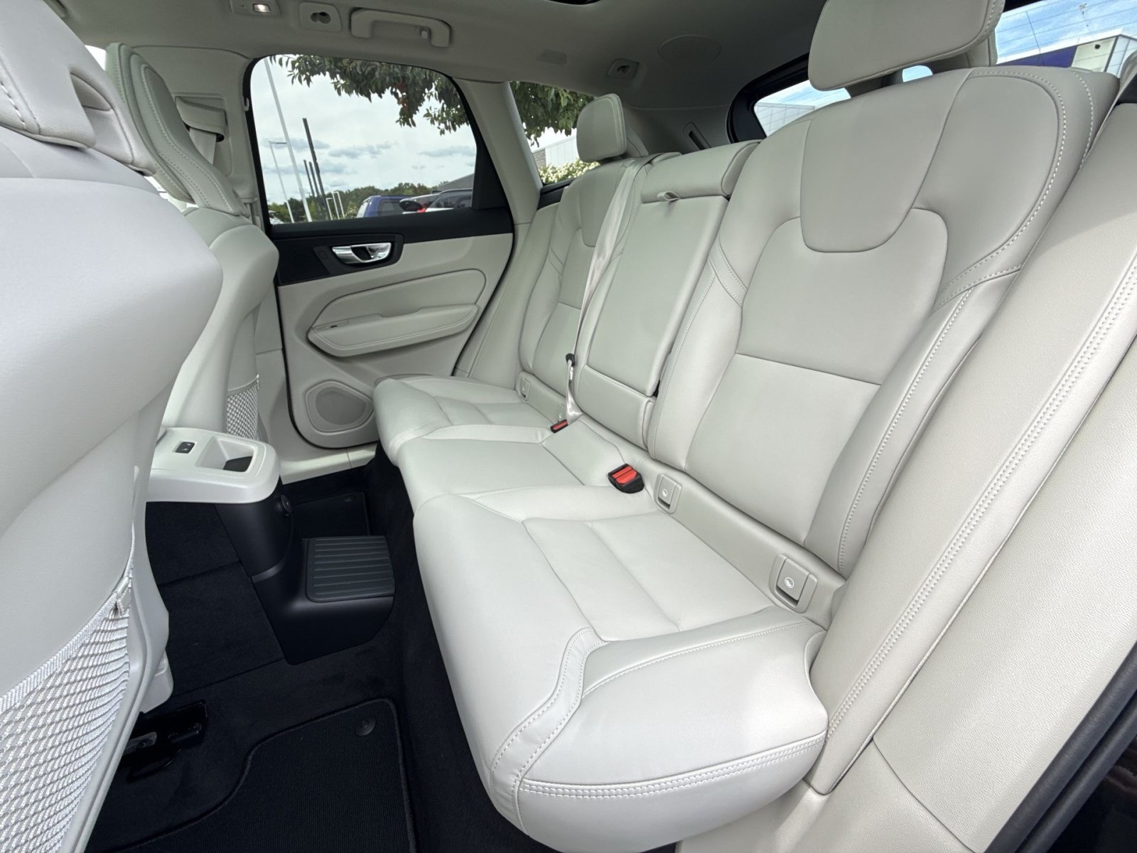 New 2026 Volvo XC60 T8 Ultra w/ Protection Package Premier AWD/4WD image 25