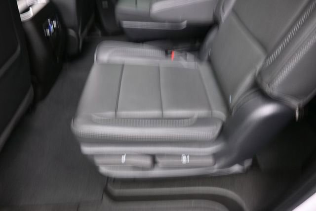 Used 2025 GMC Yukon XL Denali AWD/4WD image 21