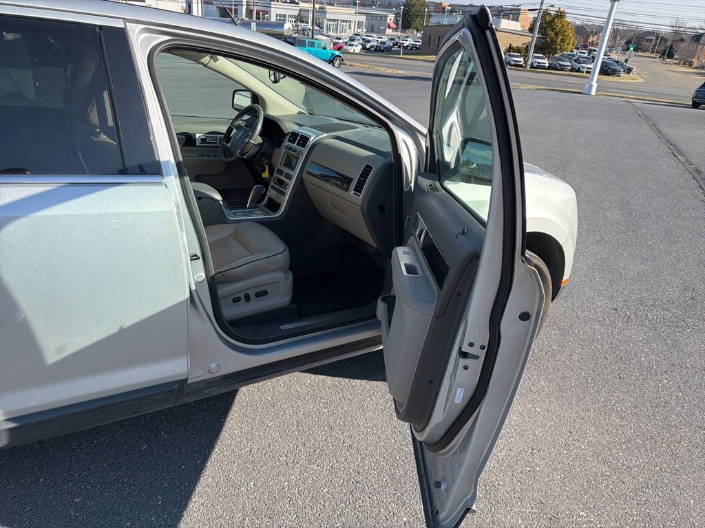 Used 2009 Lincoln MKX AWD image 25