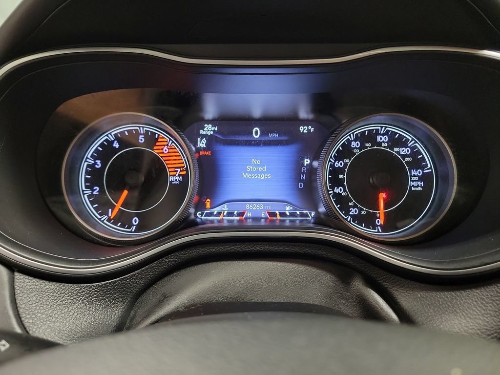 Used 2019 Jeep Cherokee Overland w/ Technology Group AWD/4WD image 28
