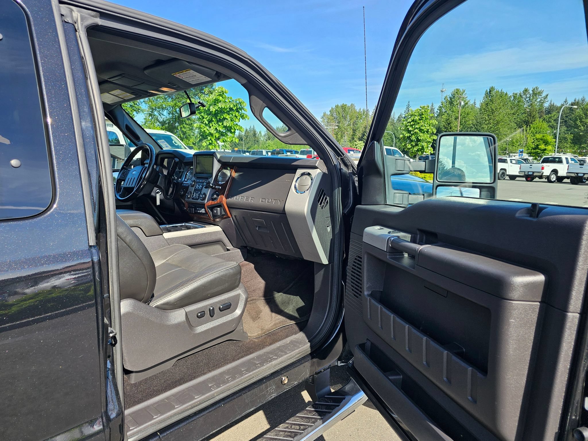 Used 2015 Ford F250 Lariat w/ Lariat Interior Package AWD/4WD image 34