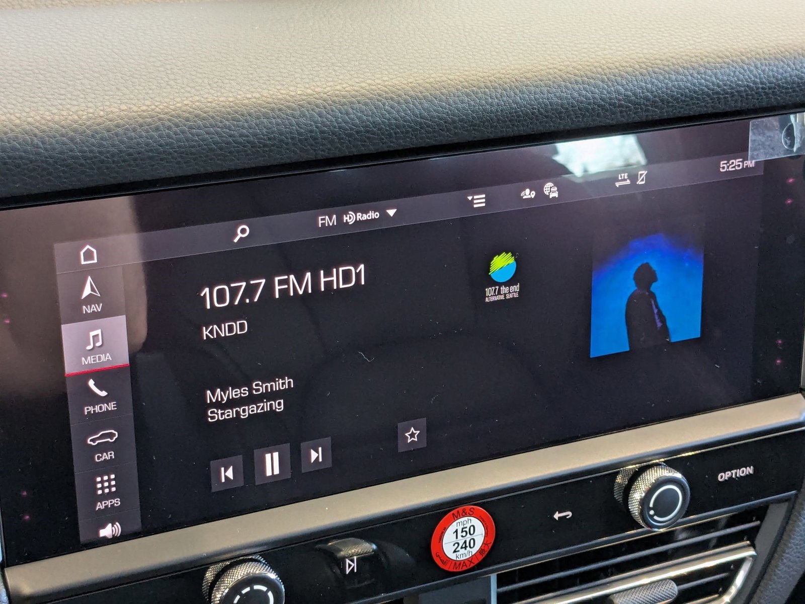 Certified 2025 Porsche Macan image 17