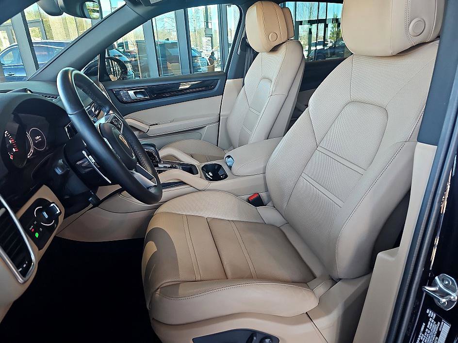 Used 2022 Porsche Cayenne image 16