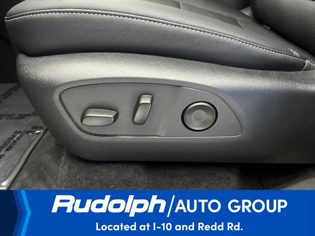 Used 2025 Chevrolet Traverse LT image 12