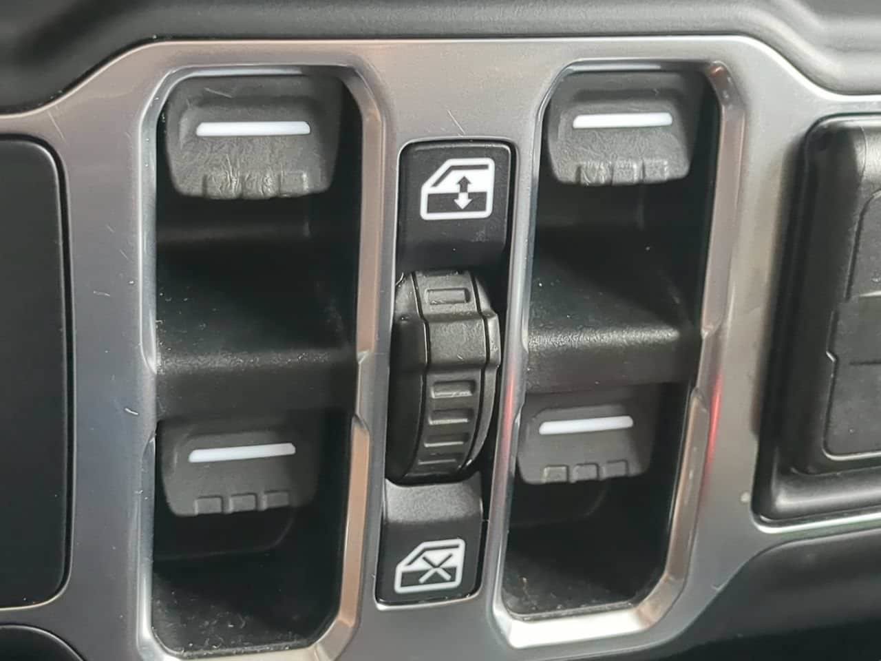 Used 2021 Jeep Wrangler Unlimited Sport AWD/4WD image 22