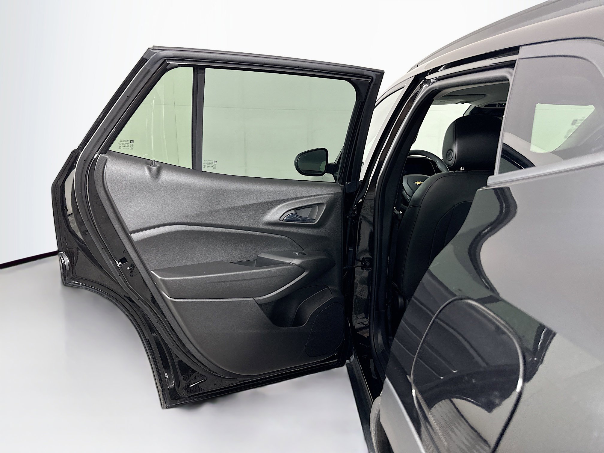 Used 2025 Chevrolet Trax LT FWD image 25