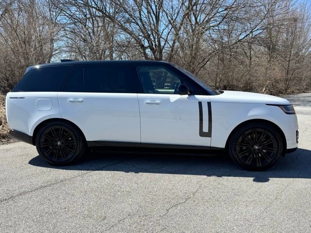 Used 2022 Land Rover Range Rover Long Wheelbase SE image 4