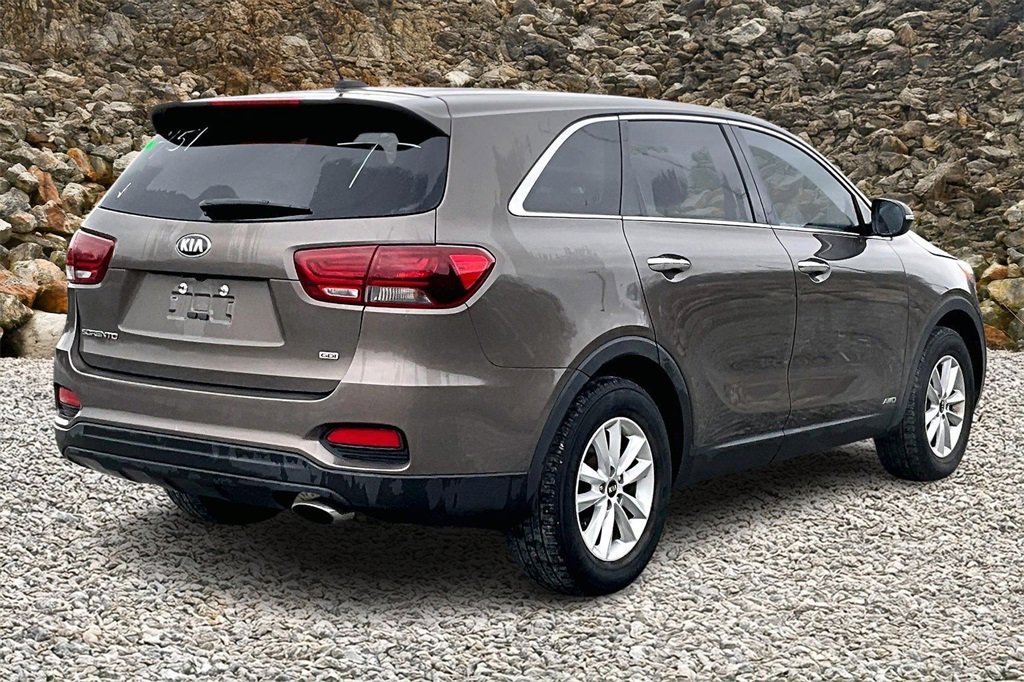 Used 2019 Kia Sorento LX image 2